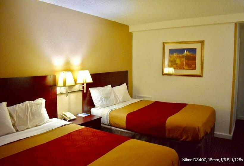 2ダブルベッドのスタンダードルーム, Rodeway Inn Terre Haute
