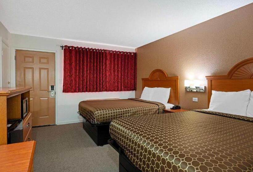 2ダブルベッドのスタンダードルーム, Rodeway Inn Terre Haute