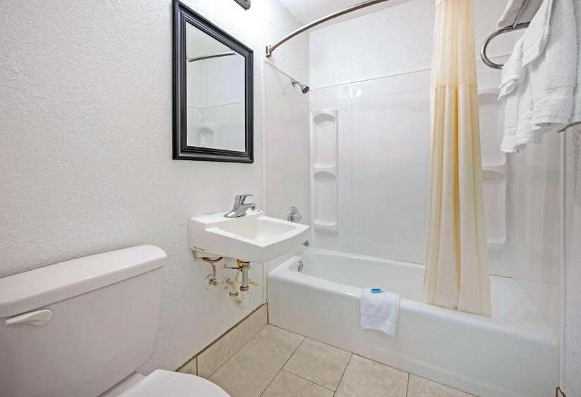 2ダブルベッドのスタンダードルーム, Rodeway Inn Terre Haute