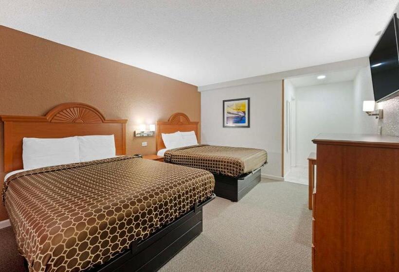 2ダブルベッドのスタンダードルーム, Rodeway Inn Terre Haute