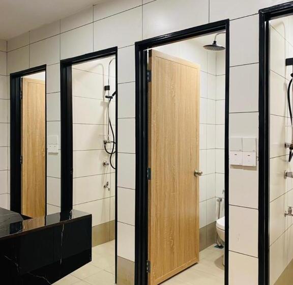 共用房间的床, H2 Premium Backpackers