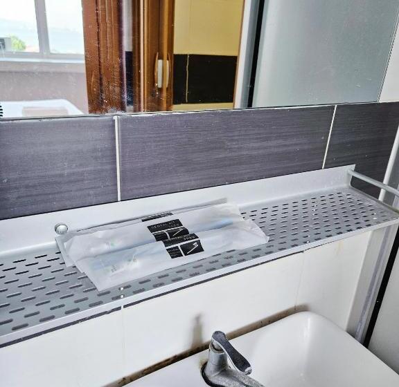 חדר דלוקס לשלושה עם נו לים, The 60