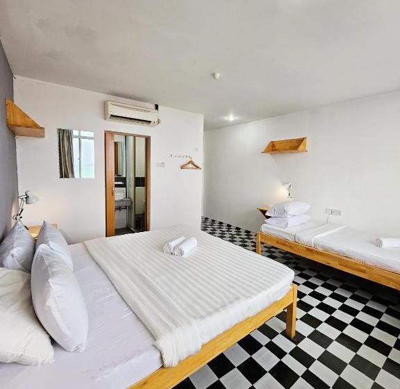 חדר דלוקס לשלושה עם נו לים, The 60