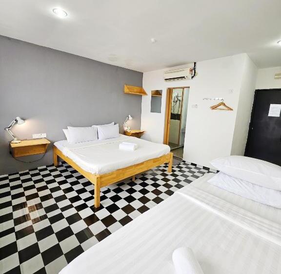 חדר דלוקס לשלושה עם נו לים, The 60