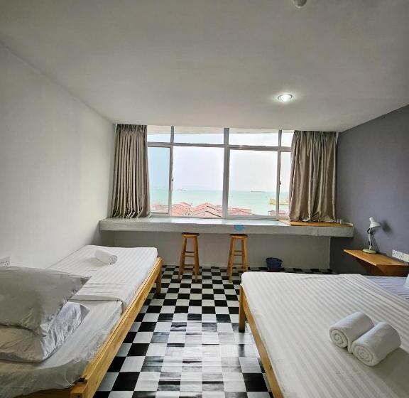 חדר דלוקס לשלושה עם נו לים, The 60