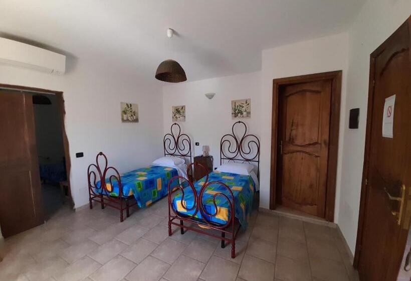 اتاق استاندارد چهار تخته, Casale Del Gufo