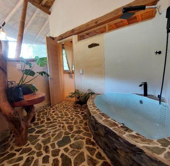 マウンテンビューデラックスルーム, Aracari Ecolodge