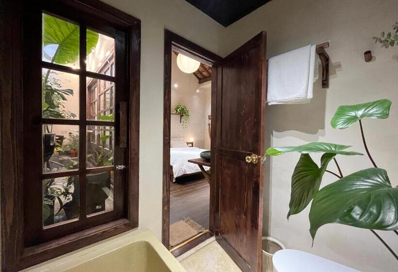 اتاق استاندارد با وان آب گرم, Me Home