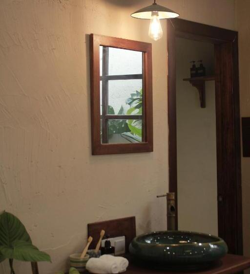 اتاق استاندارد با وان آب گرم, Me Home