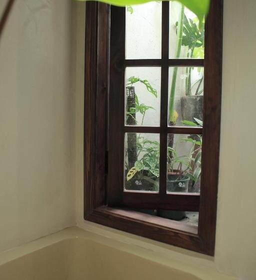 اتاق استاندارد با وان آب گرم, Me Home