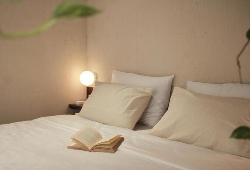 اتاق استاندارد با چشمانداز باغ, Me Home