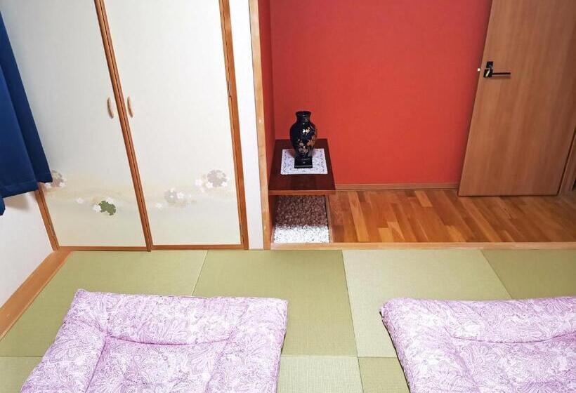 バス共有のスタンダードルーム, White House Onsen Guesthouse