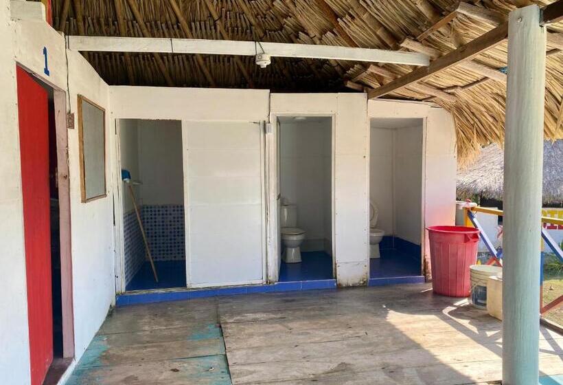 اتاق لوکس خانوادگی, Doña Aura