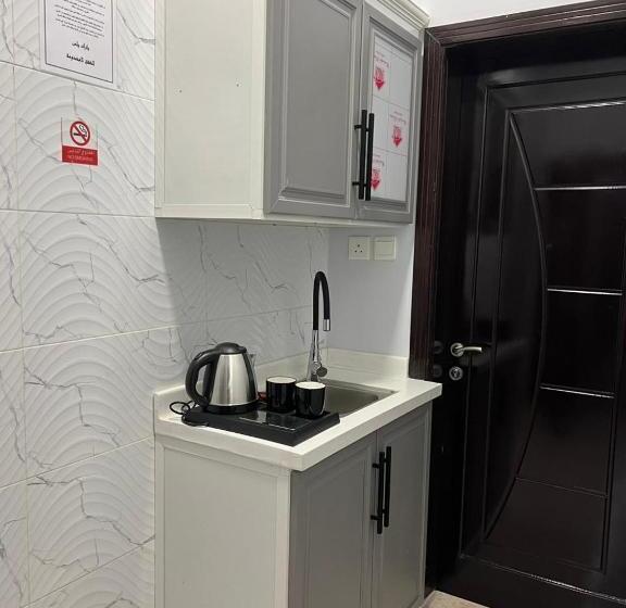스탠다드 스튜디오, Park Plus Served Apartments