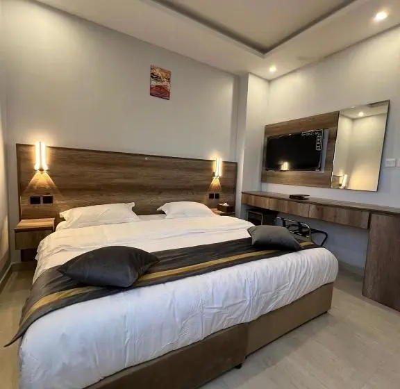 スタンダードスタジオ, Park Plus Served Apartments