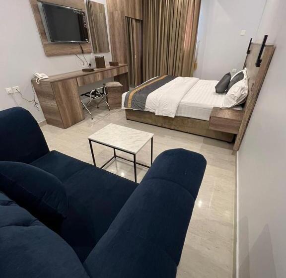 스탠다드 스튜디오, Park Plus Served Apartments