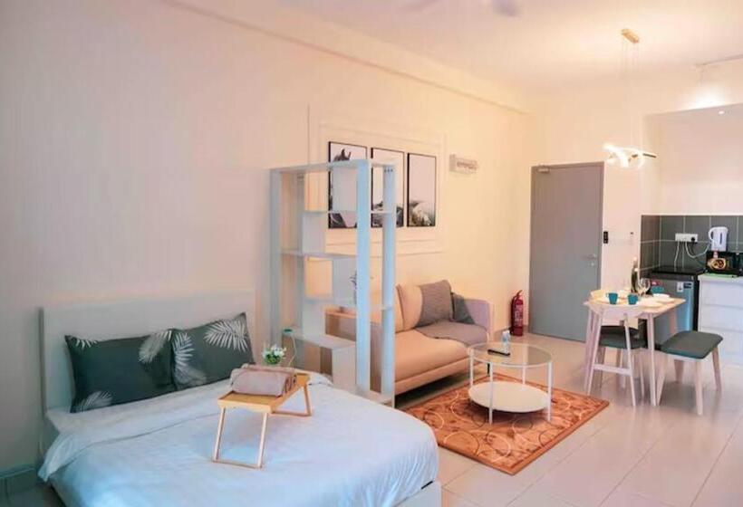 Студио Стандарт с Балконом, Netizen Cozy Suite By Guestonic