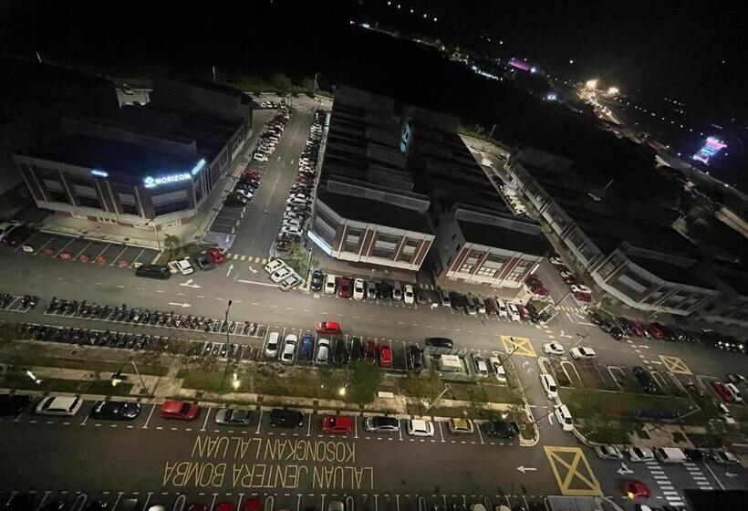 استودیو استاندارد با چشم‌انداز استخر, C&y Horizon Suites Homestay Klia Sepang
