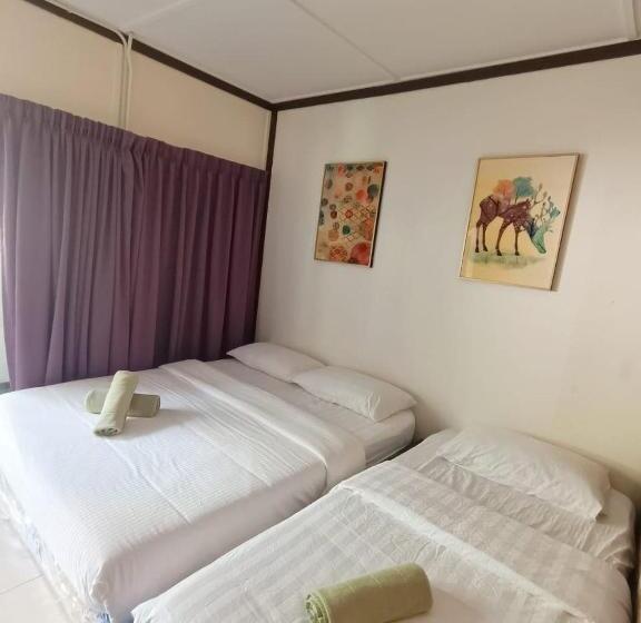 חדר דלוקס לשלושה, Collection O 90861 Bentong Nature Orchard Homestay