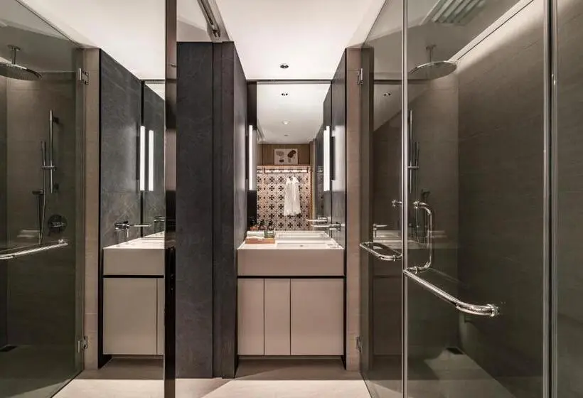 キングサイズベッドのスタンダードルーム, Crowne Plaza Penang Straits City By Ihg
