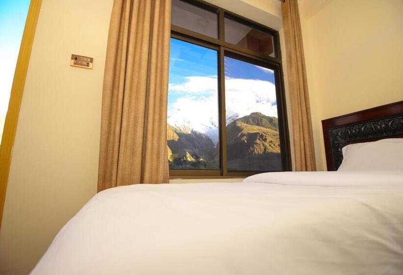 اتاق لوکس, Koh E Qaf Hunza