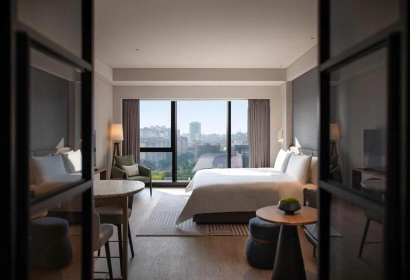 Номер Deluxe, New World Guangzhou