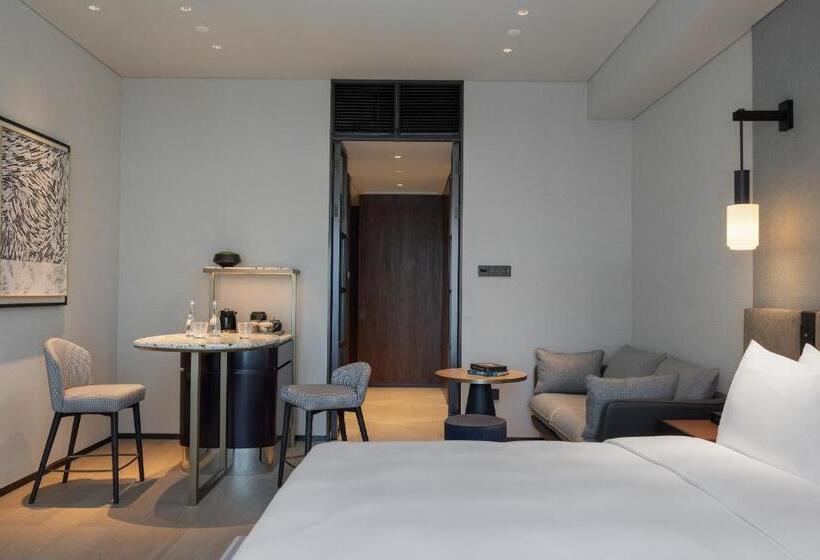 Номер Deluxe, New World Guangzhou