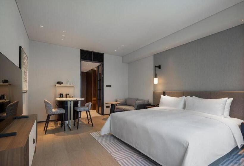 Номер Deluxe, New World Guangzhou