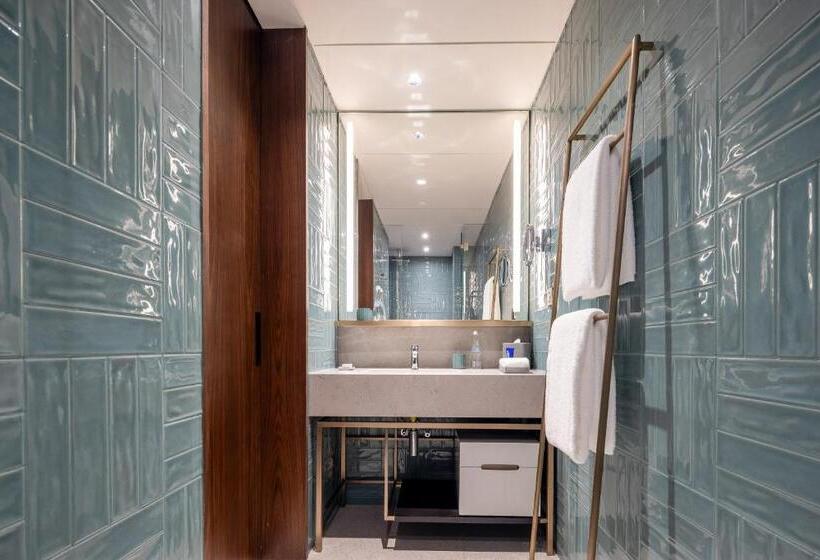 Номер Deluxe, New World Guangzhou