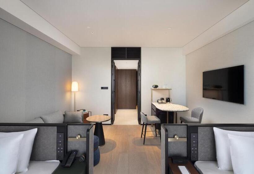 Номер Deluxe, New World Guangzhou