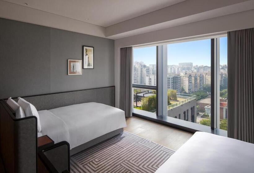 Номер Deluxe, New World Guangzhou