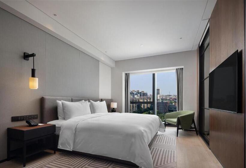 Люкс Повышенной Комфортности, New World Guangzhou