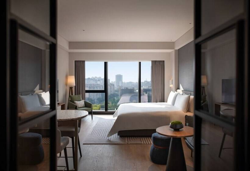 Номер Deluxe, New World Guangzhou