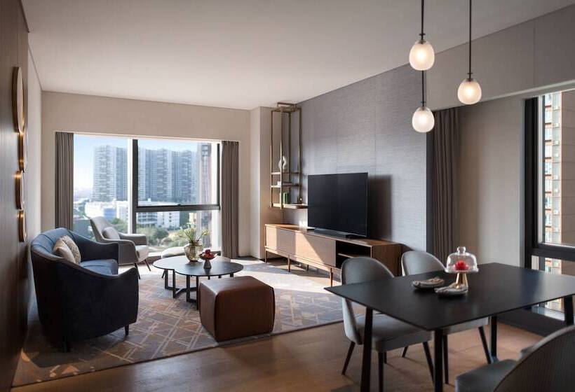 Номер Deluxe, New World Guangzhou