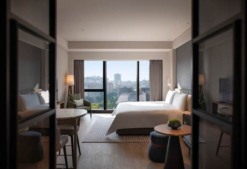 Номер Deluxe, New World Guangzhou