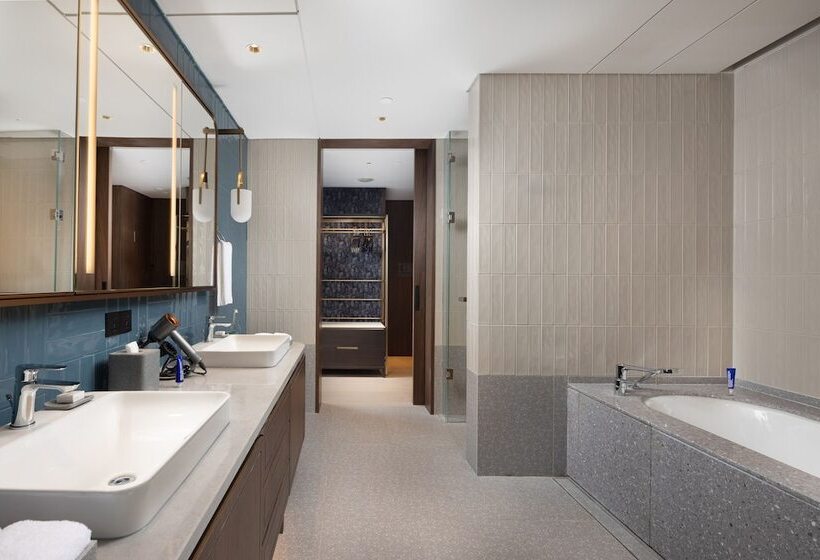 Номер Deluxe, New World Guangzhou