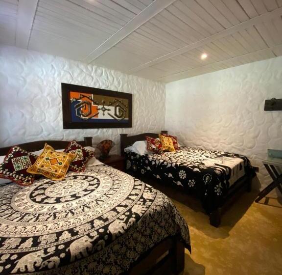 חדר סטנדרט לארבעה, Riverside La Masía Eco