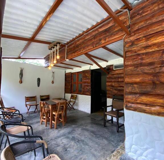 חדר סטנדרט לארבעה, Riverside La Masía Eco