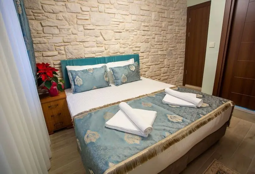 Standard-huone, Sayina