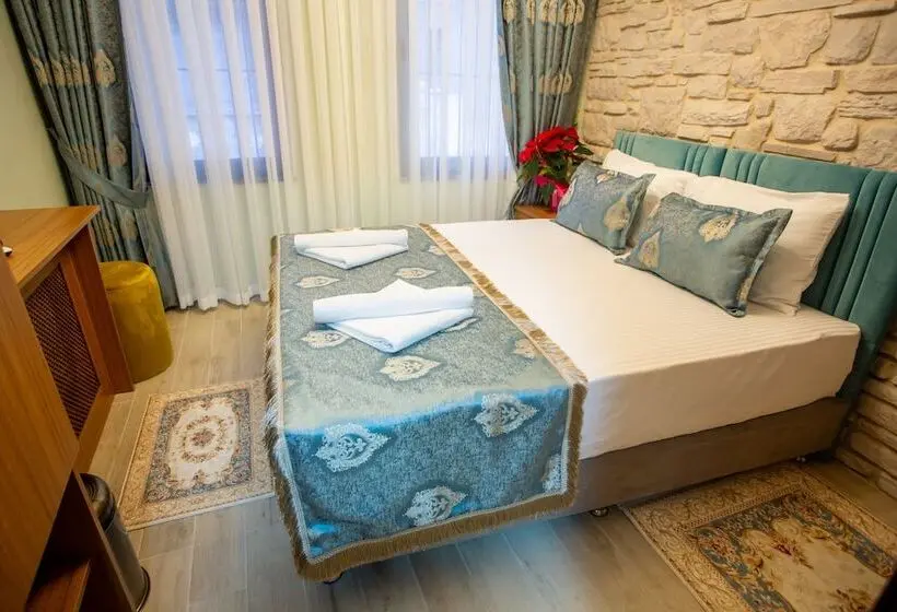 Standard-huone, Sayina