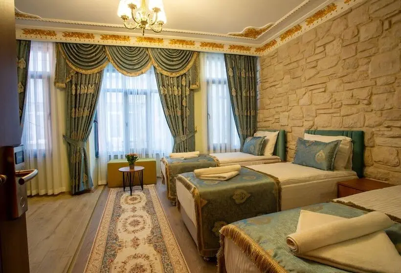 Deluxe Kolmen Hengen Huone, Sayina