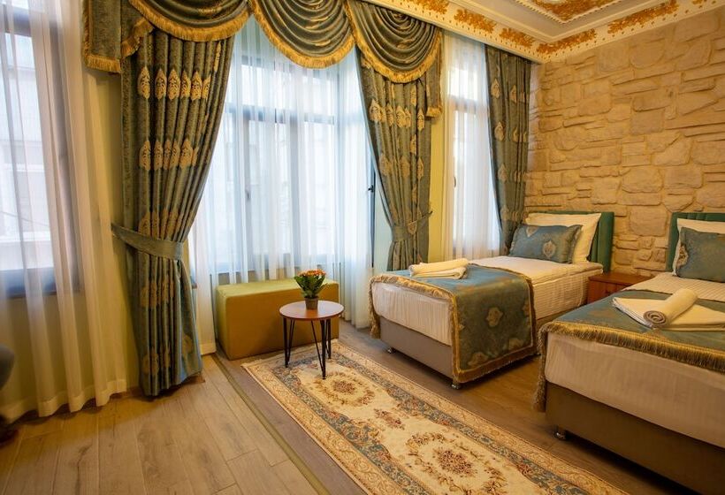 デラックストリプルルーム, Sayina