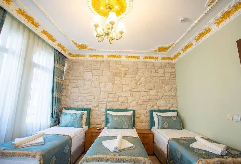 Comfort Kolmen Hengen Huone, Sayina