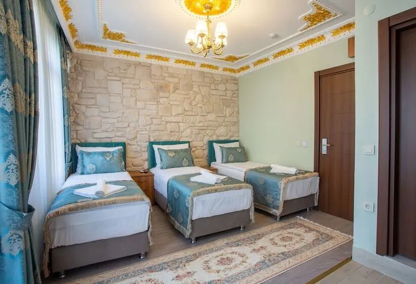 Comfort Kolmen Hengen Huone, Sayina