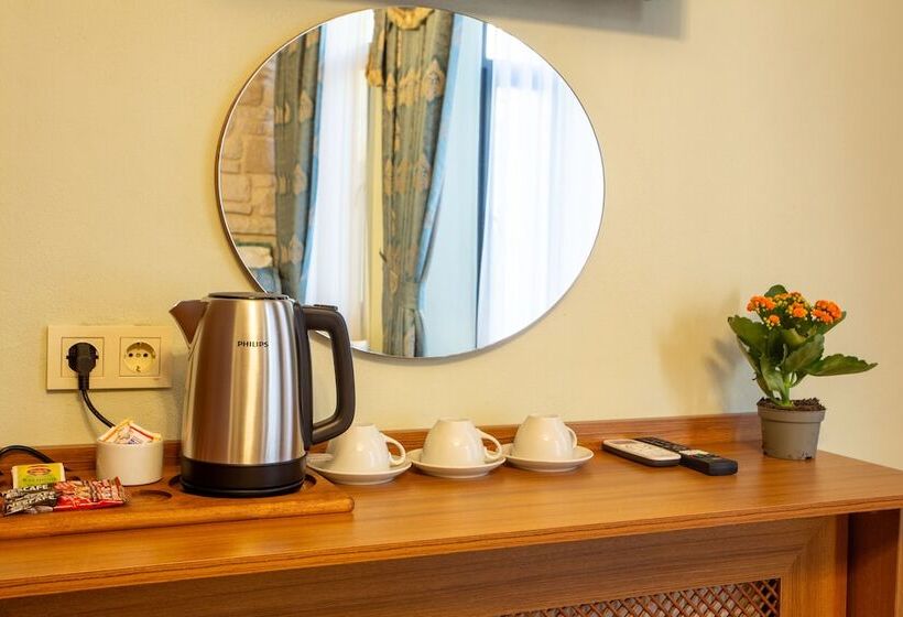 デラックストリプルルーム, Sayina