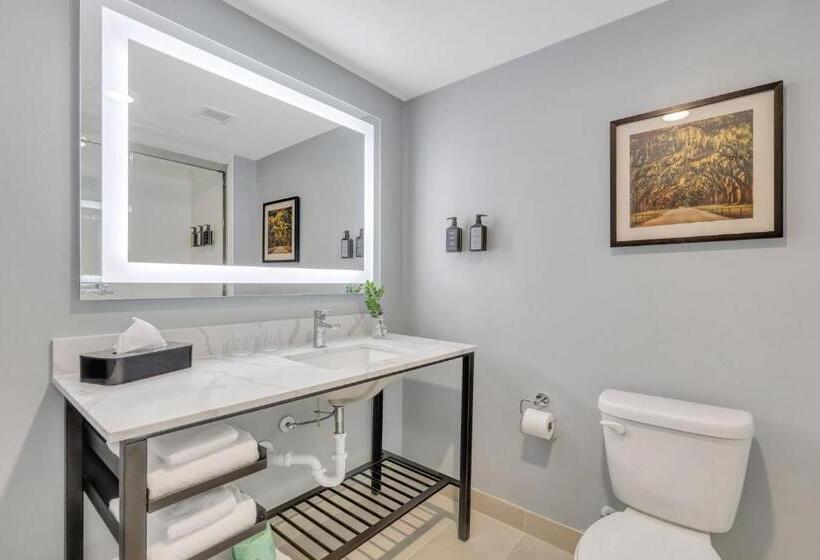 اتاق لوکس یک تخته, The Kingston