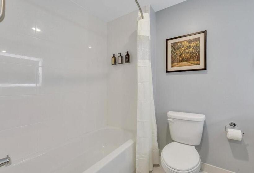 اتاق استاندارد, The Kingston