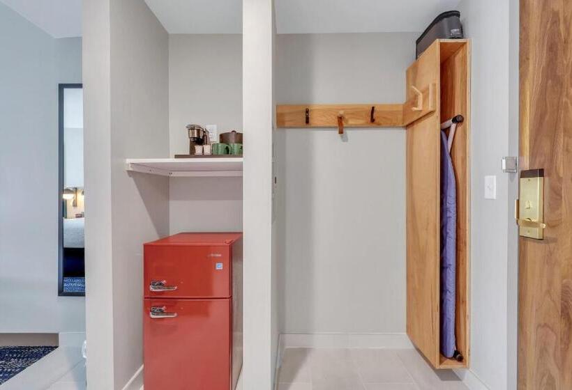 اتاق استاندارد یک تخته برای معلولان, The Kingston