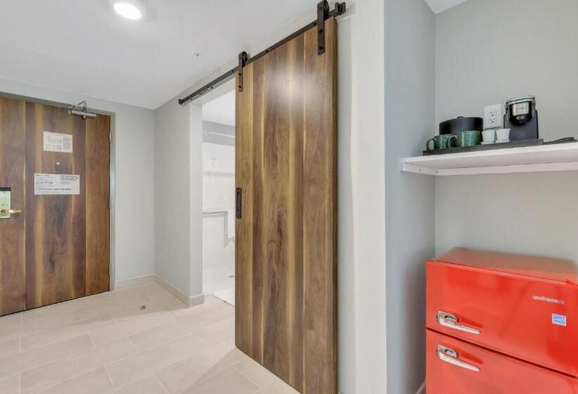 اتاق استاندارد یک تخته برای معلولان, The Kingston