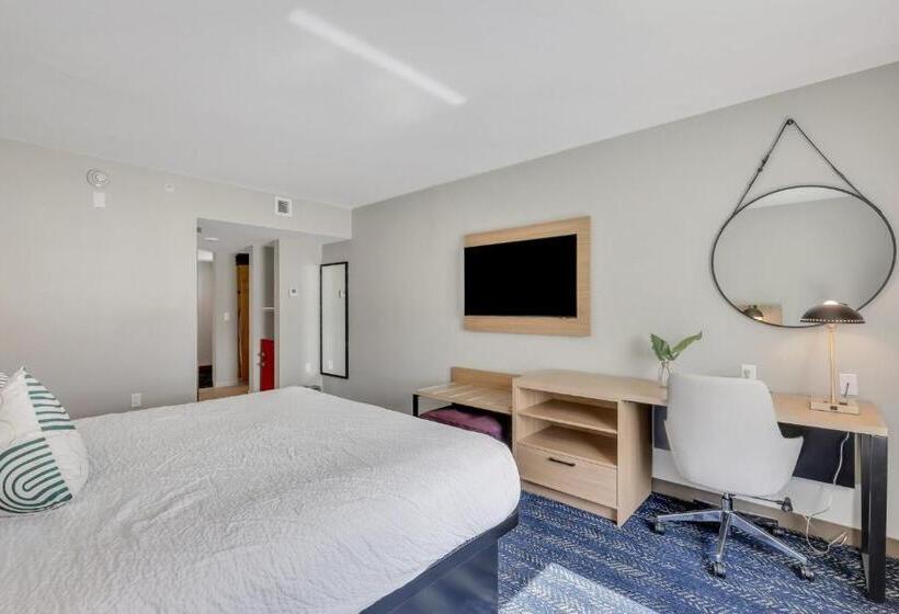 سوییت جونیور لوکس, The Kingston